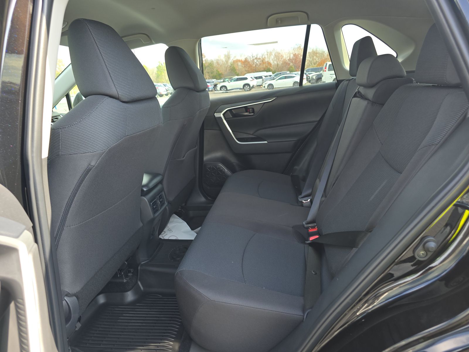 2025 Toyota RAV4 LE FWD