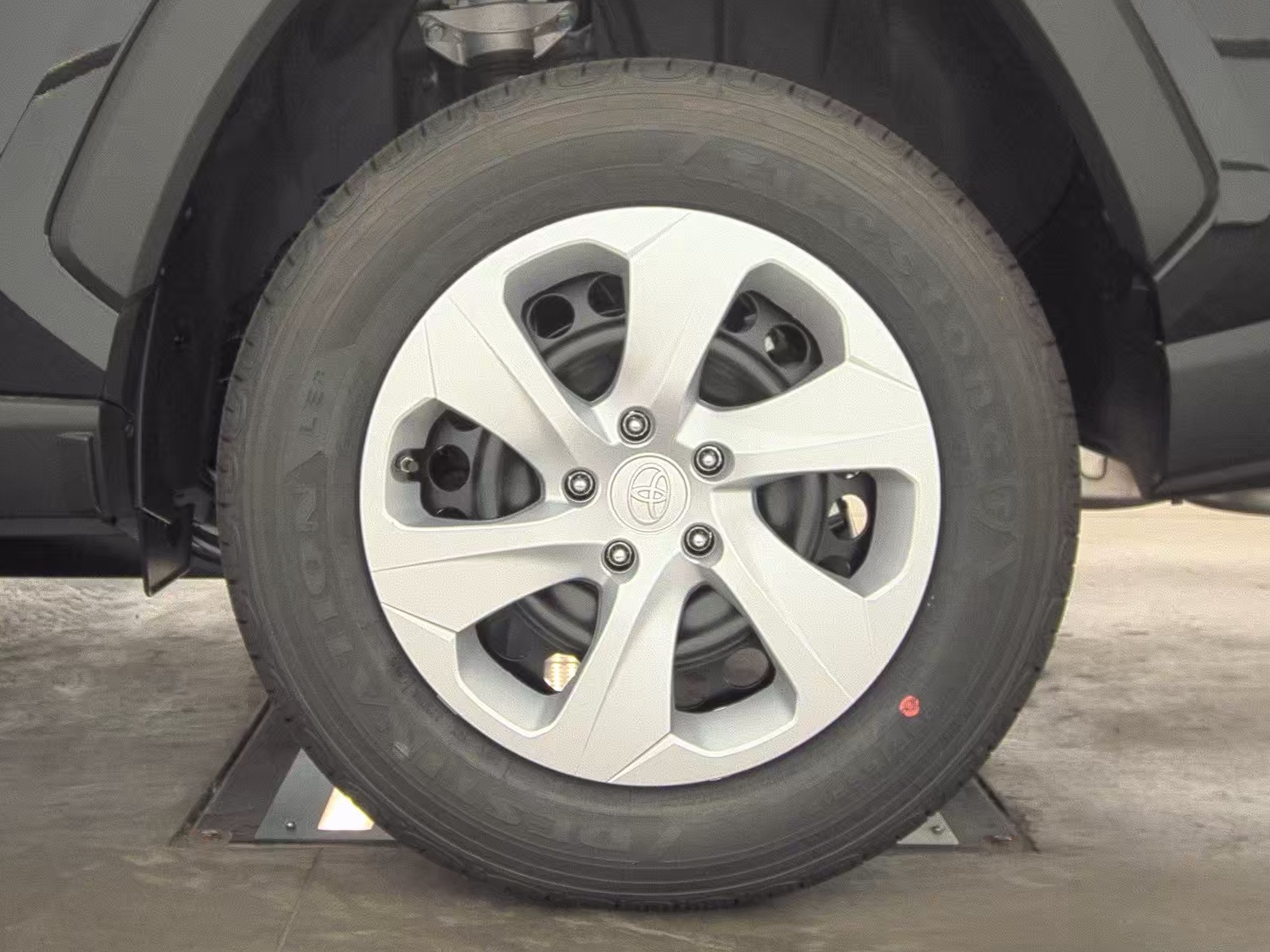 2025 Toyota RAV4 LE FWD