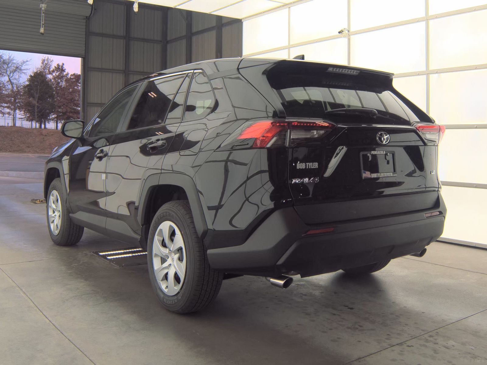 2025 Toyota RAV4 LE FWD