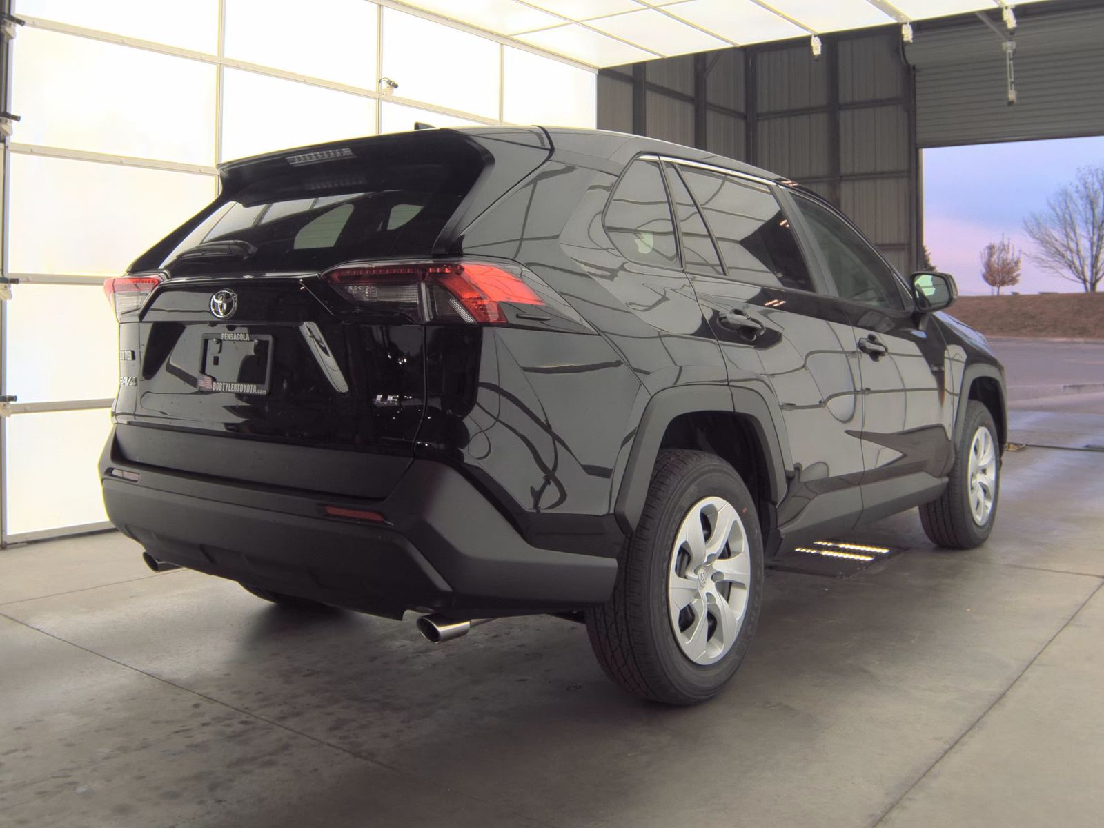 2025 Toyota RAV4 LE FWD