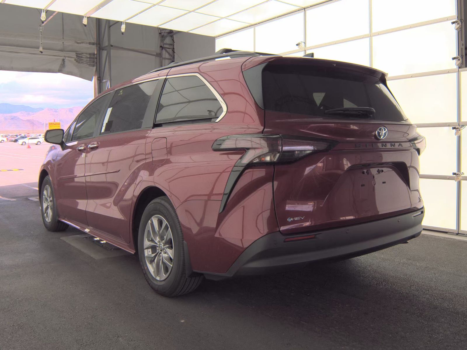 2025 Toyota Sienna XLE FWD