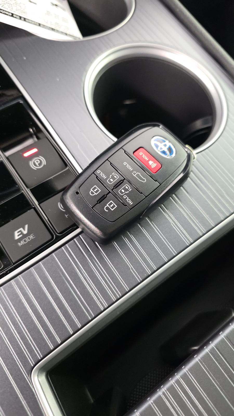 2025 Toyota Sienna XLE FWD