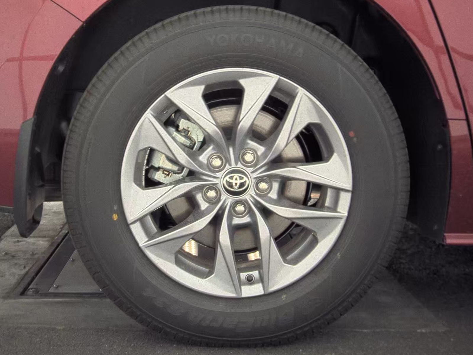 2025 Toyota Sienna XLE FWD