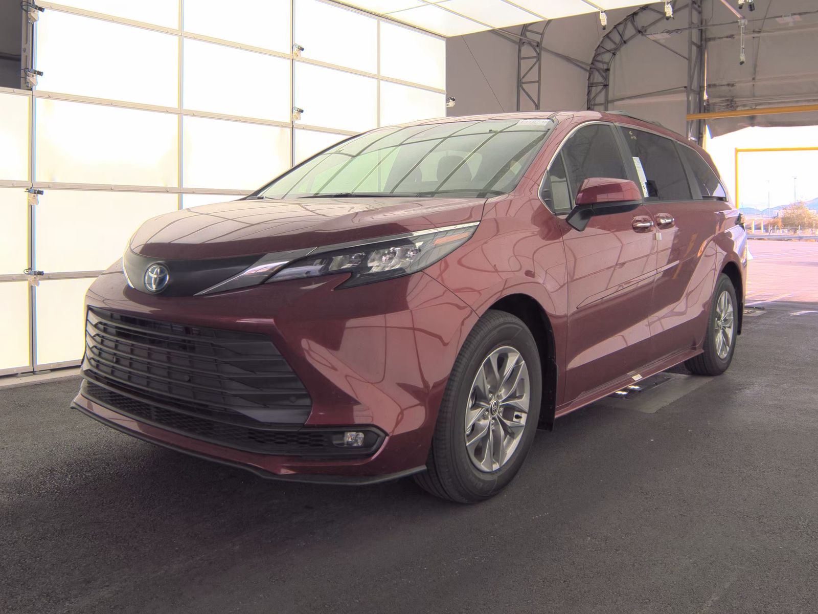 2025 Toyota Sienna XLE FWD