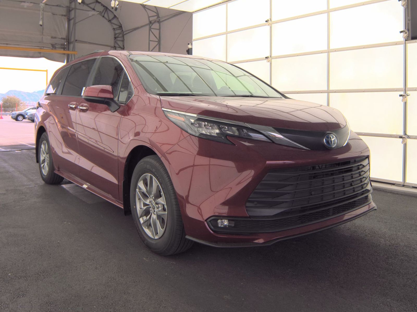 2025 Toyota Sienna XLE FWD