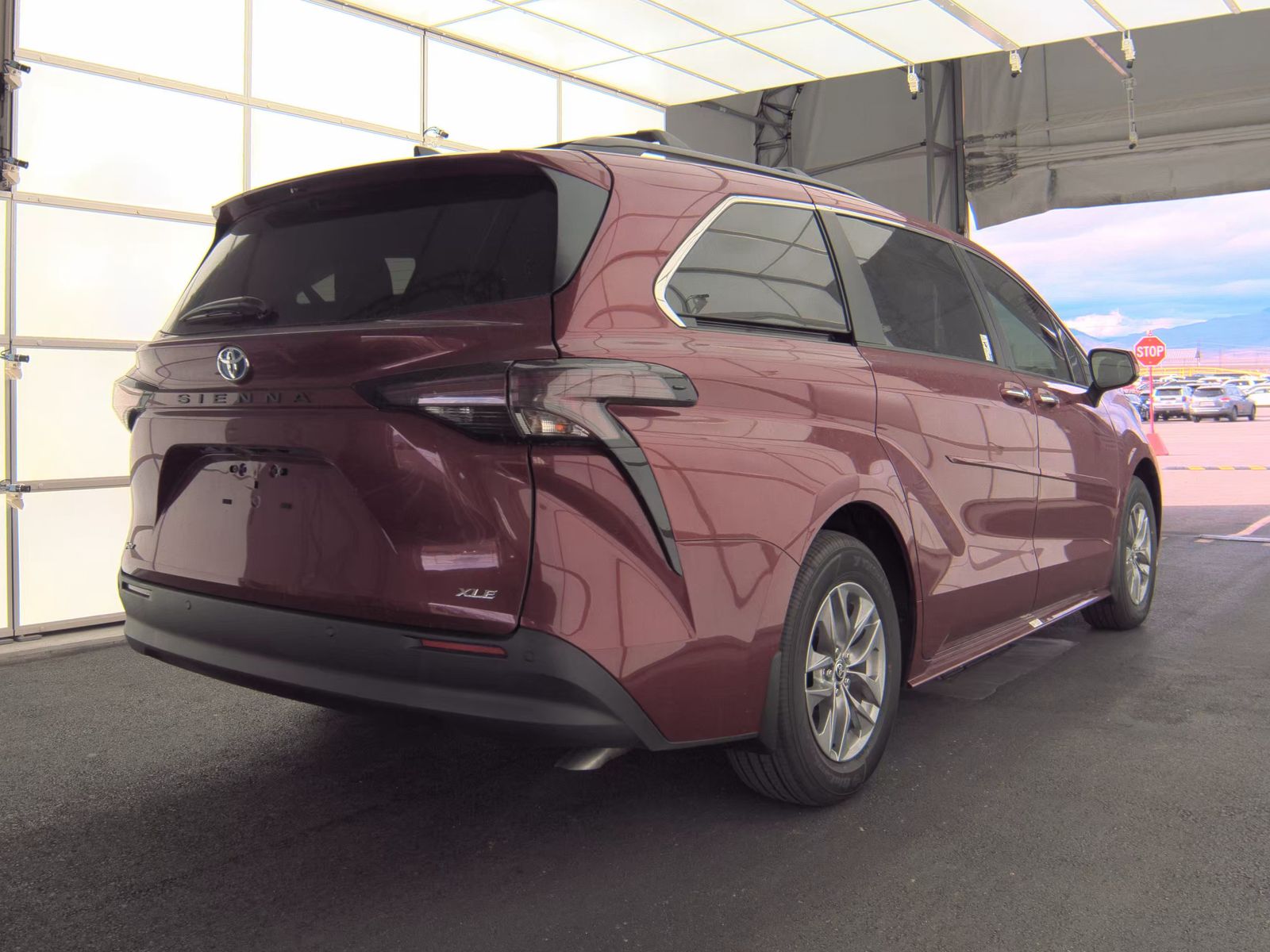2025 Toyota Sienna XLE FWD