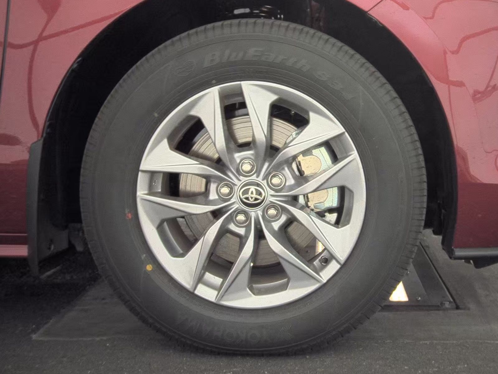 2025 Toyota Sienna XLE FWD