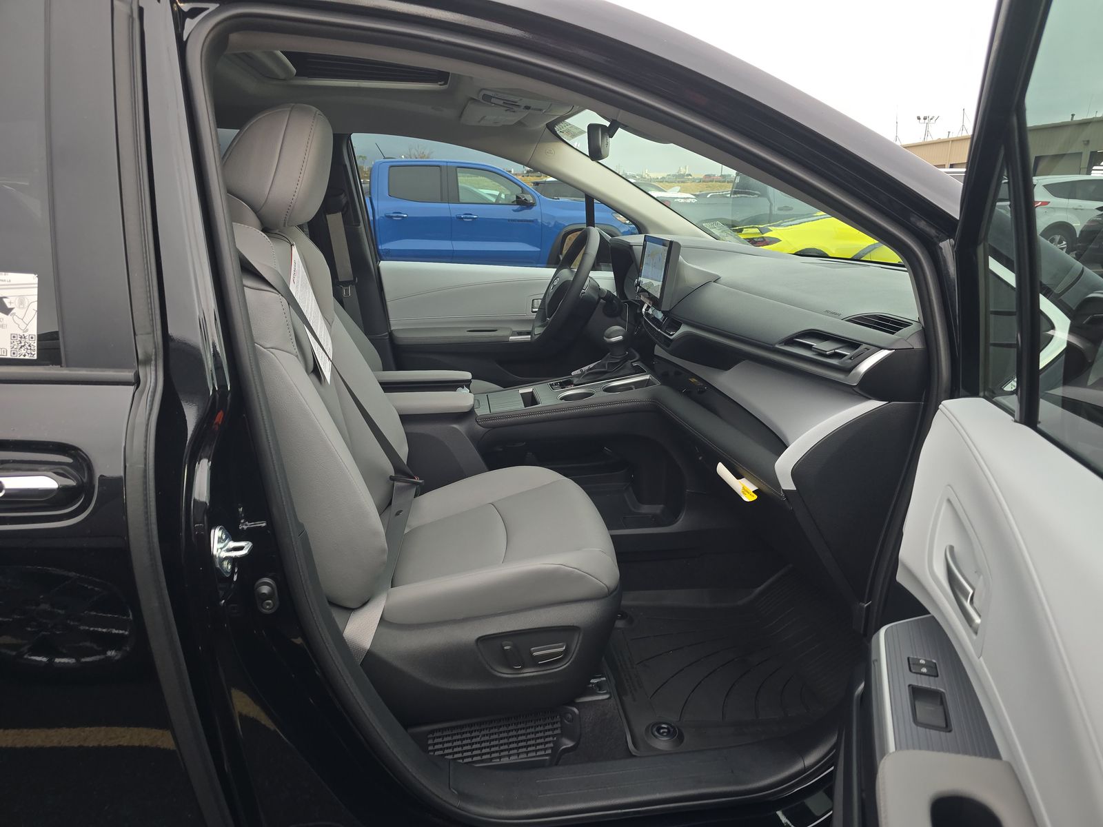 2025 Toyota Sienna XLE FWD