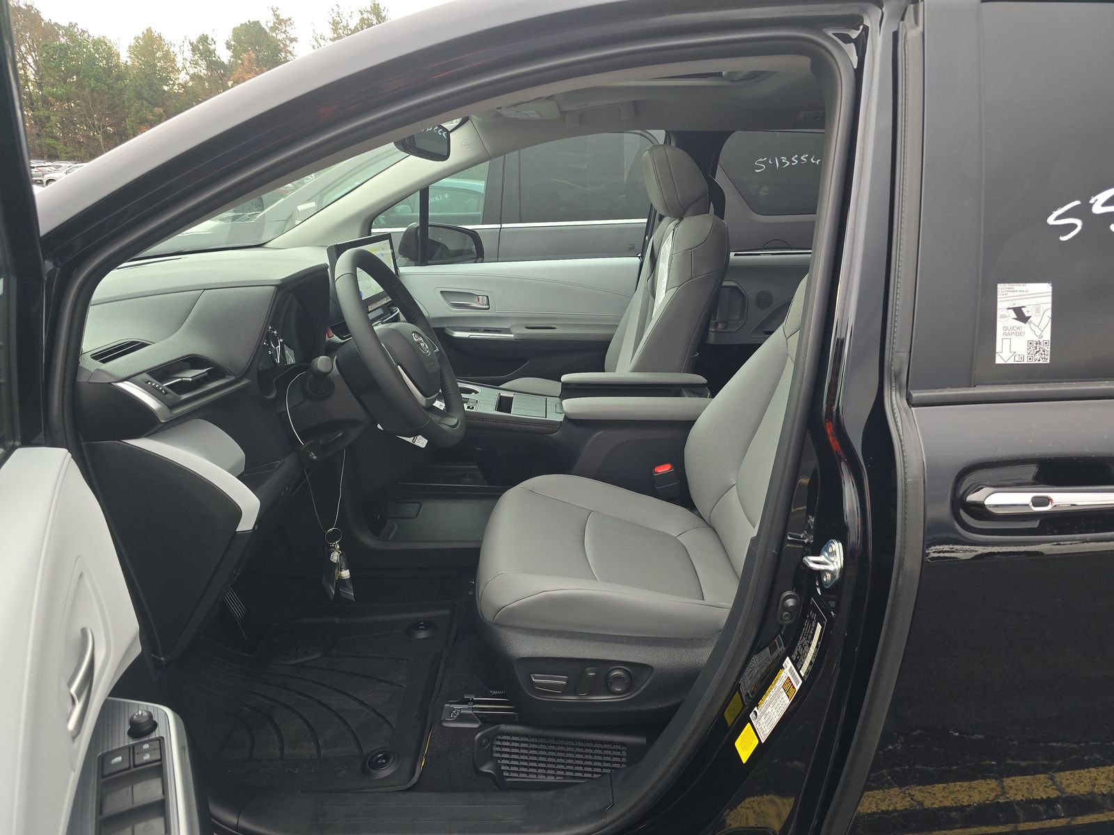 2025 Toyota Sienna XLE FWD