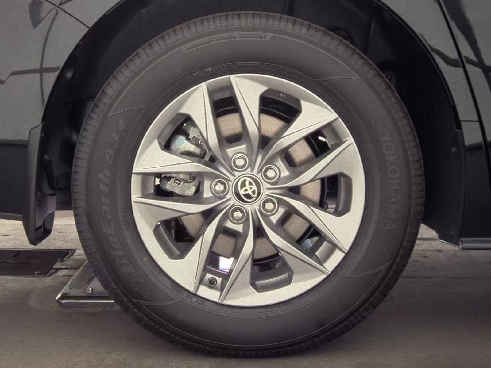 2025 Toyota Sienna XLE FWD