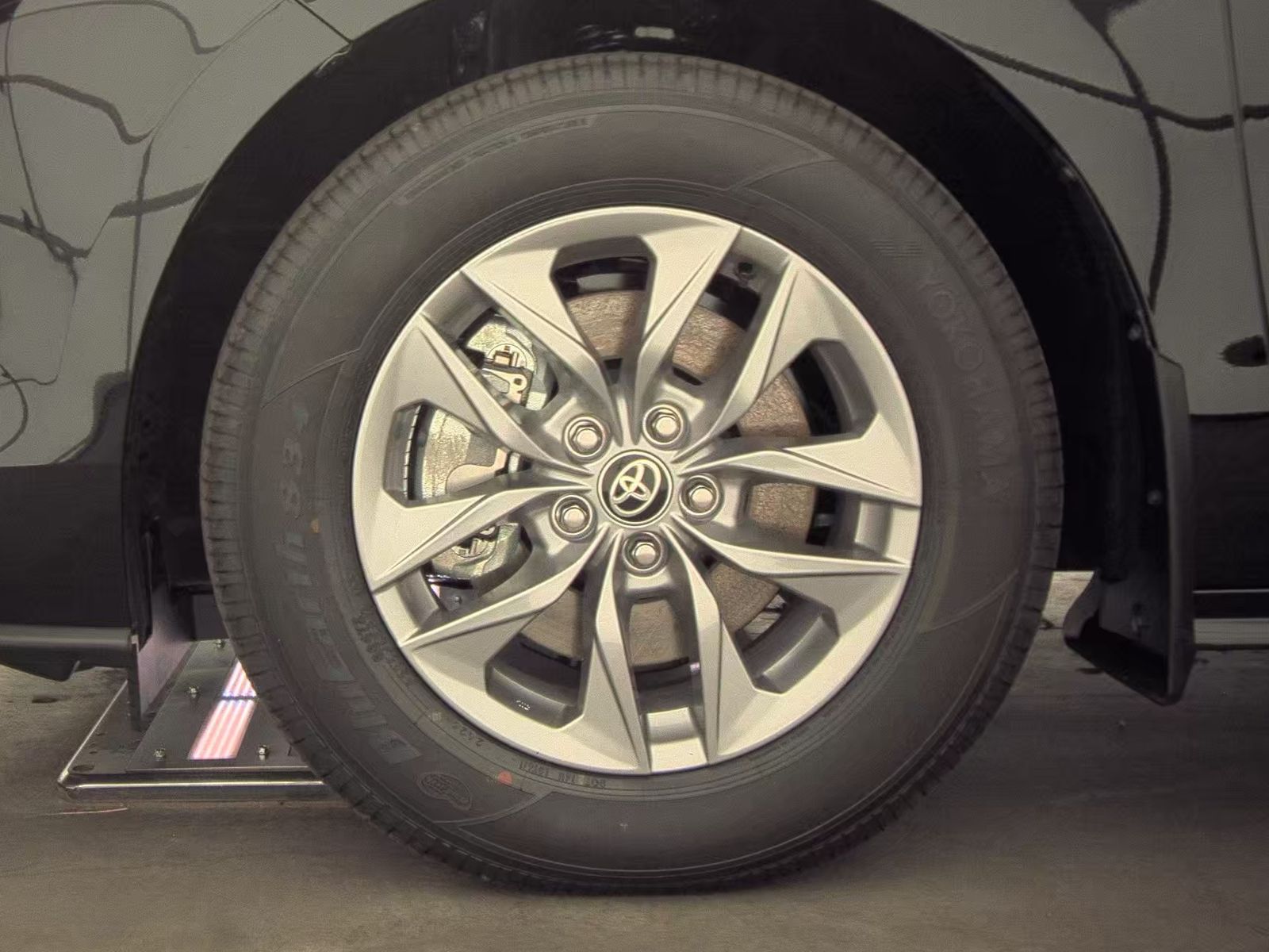 2025 Toyota Sienna XLE FWD