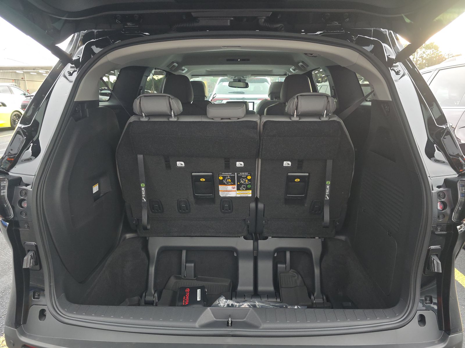 2025 Toyota Sienna XLE FWD