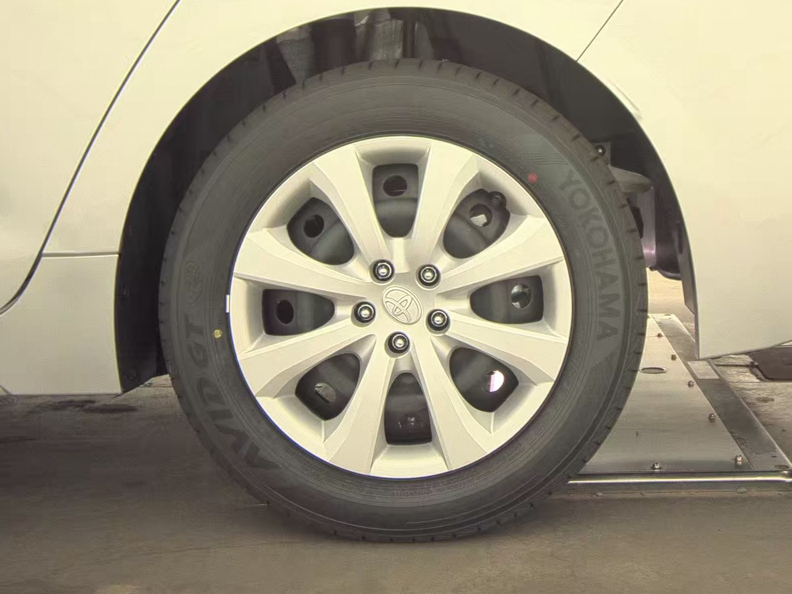 2025 Toyota Corolla Hybrid LE FWD