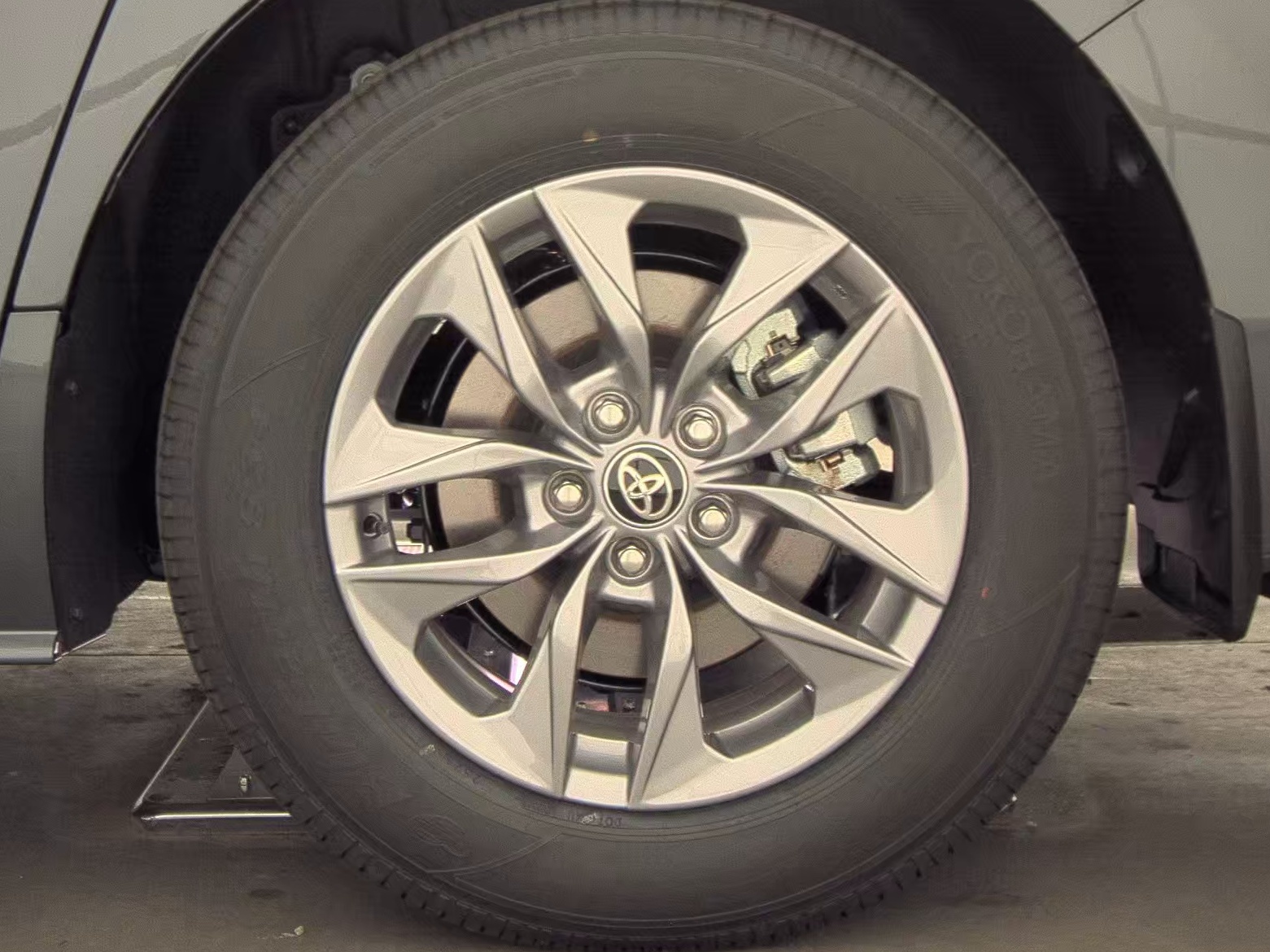 2025 Toyota Sienna XLE FWD