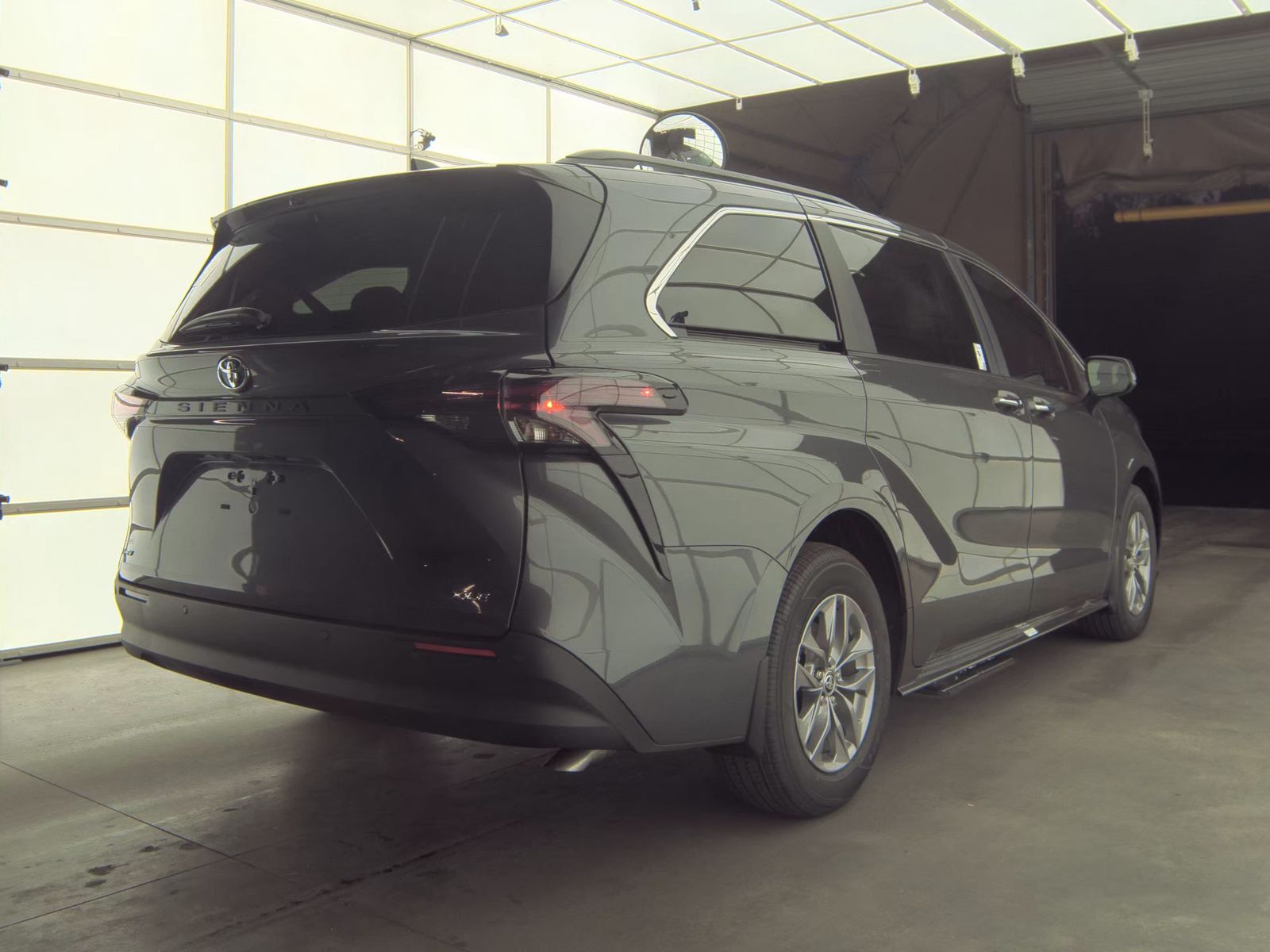 2025 Toyota Sienna XLE FWD