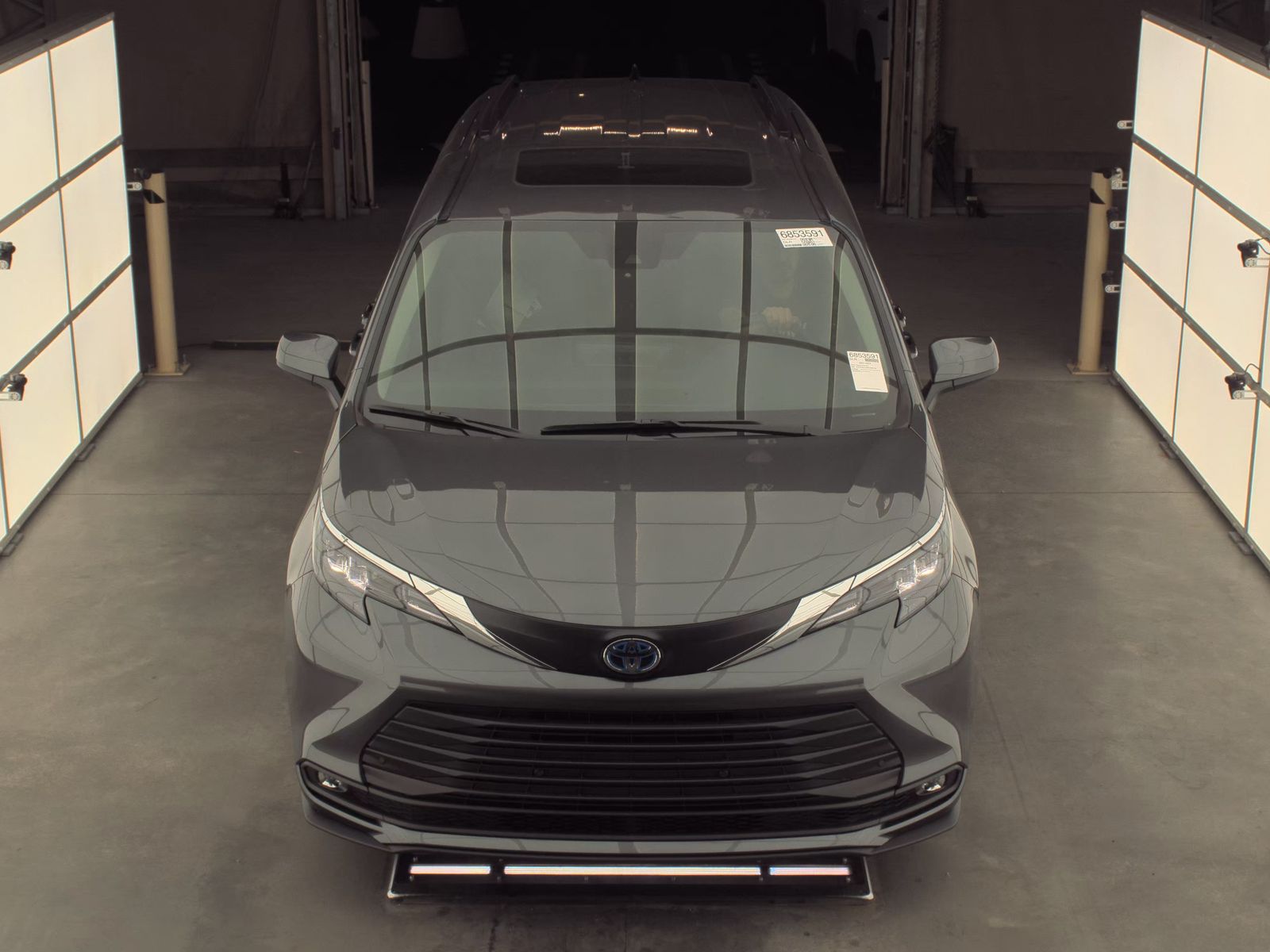2025 Toyota Sienna XLE FWD
