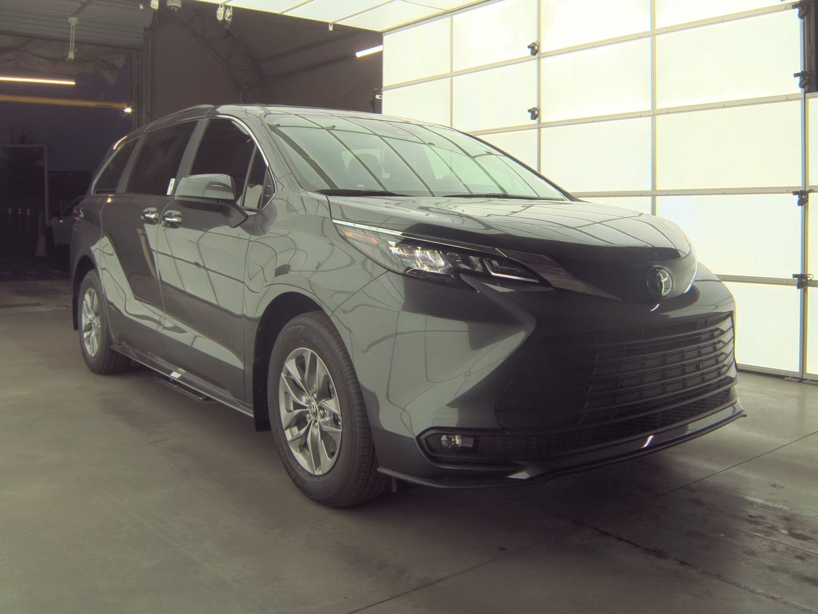 2025 Toyota Sienna XLE FWD