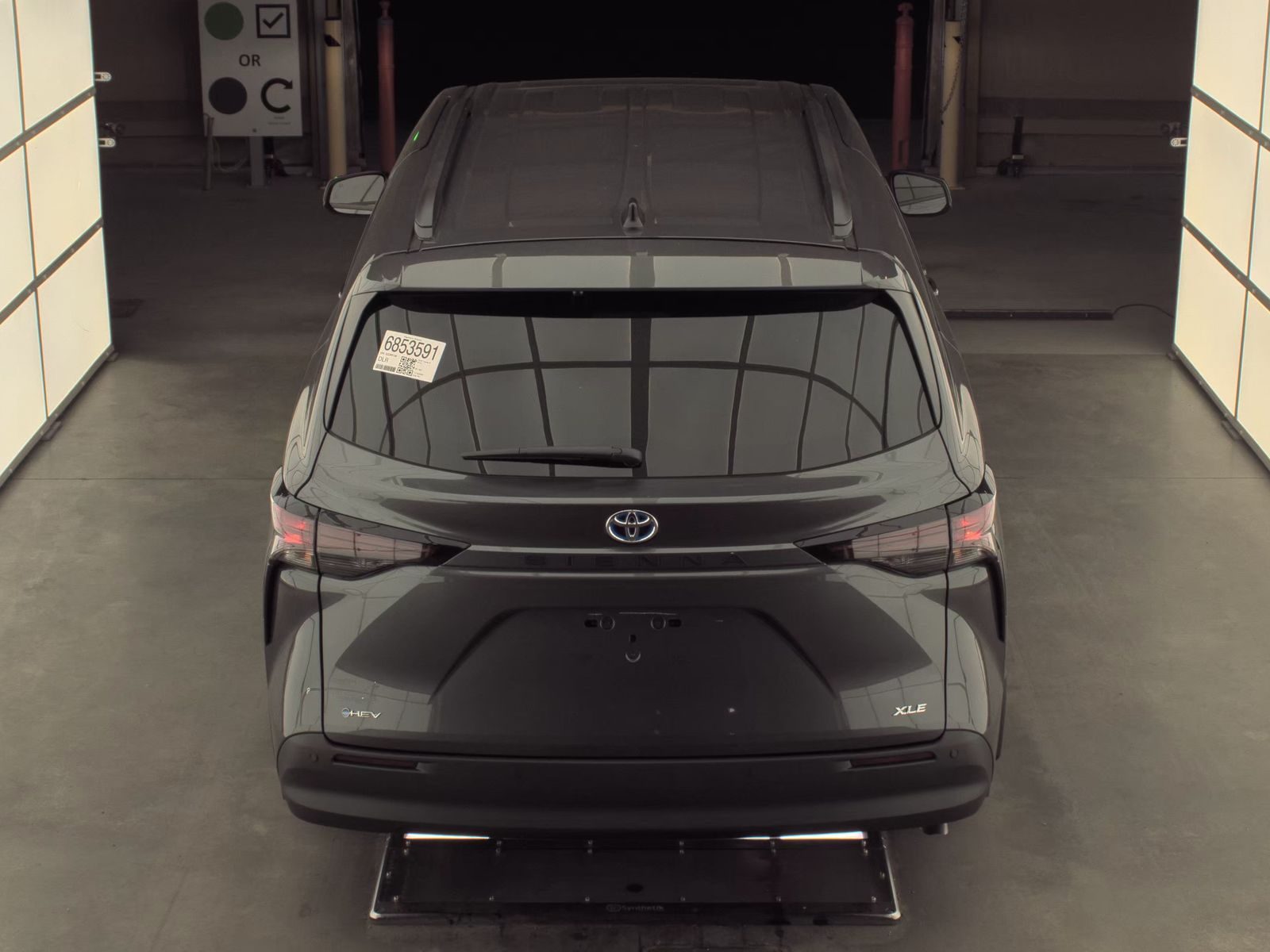 2025 Toyota Sienna XLE FWD