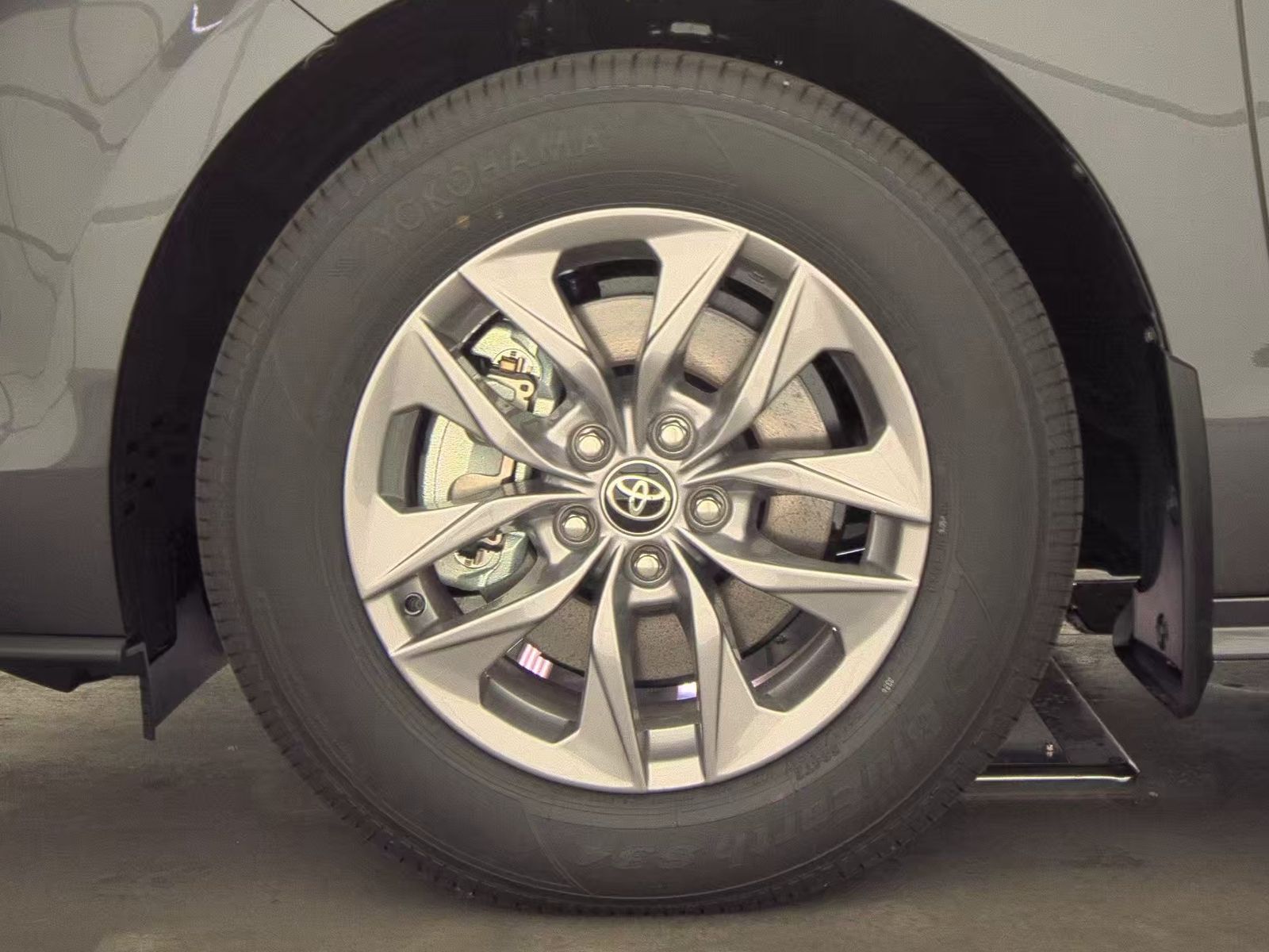 2025 Toyota Sienna XLE FWD