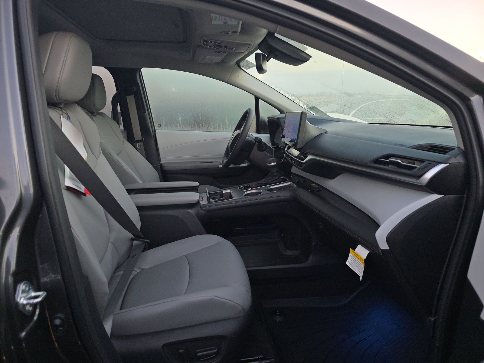 2025 Toyota Sienna XLE FWD