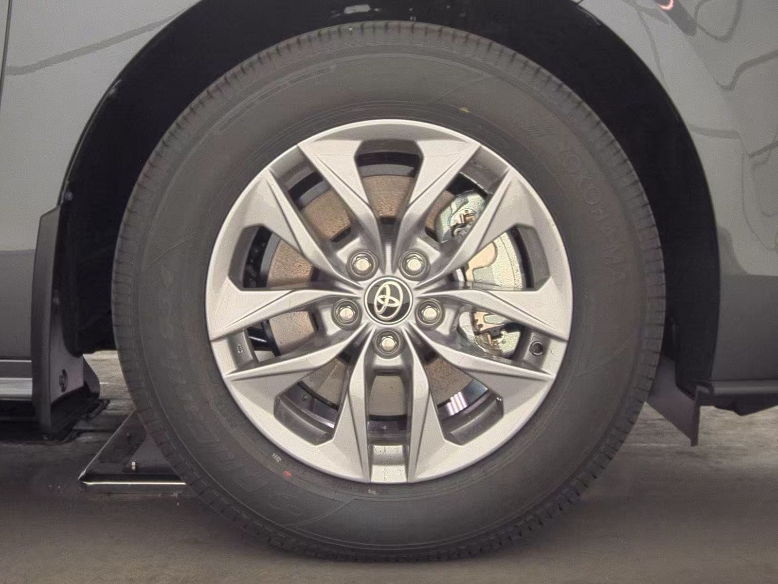 2025 Toyota Sienna XLE FWD