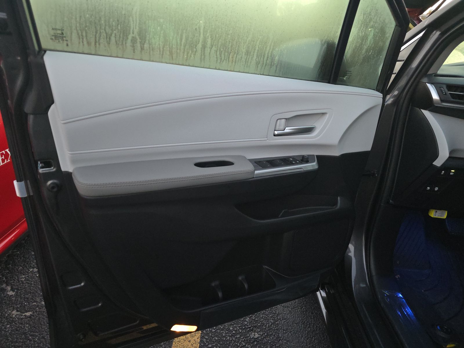 2025 Toyota Sienna XLE FWD