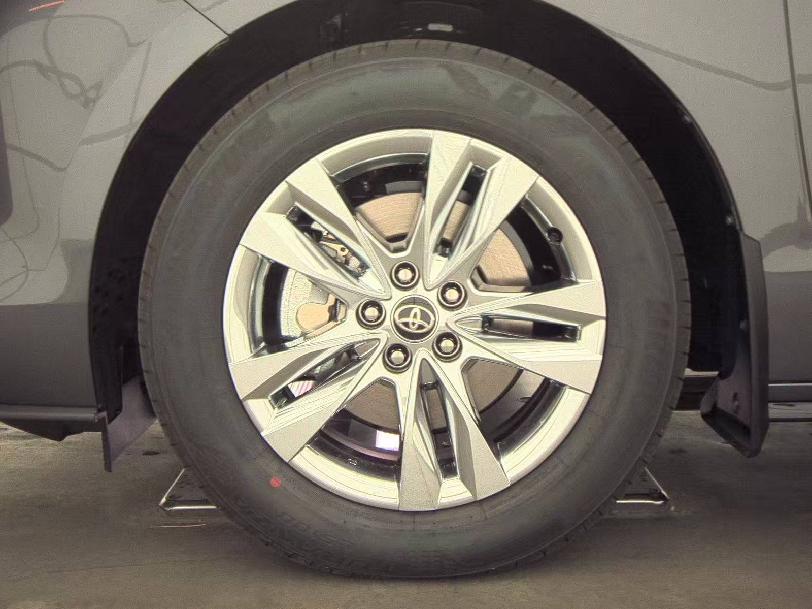 2025 Toyota Sienna Limited FWD