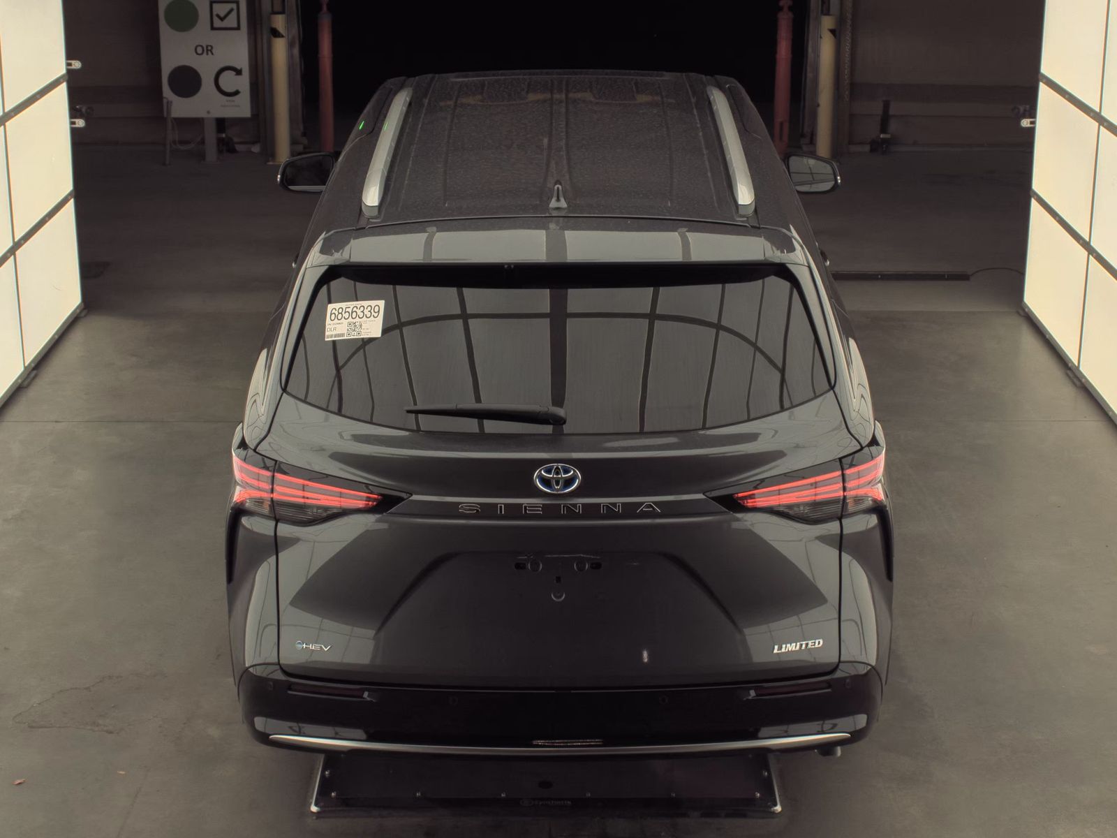 2025 Toyota Sienna Limited FWD