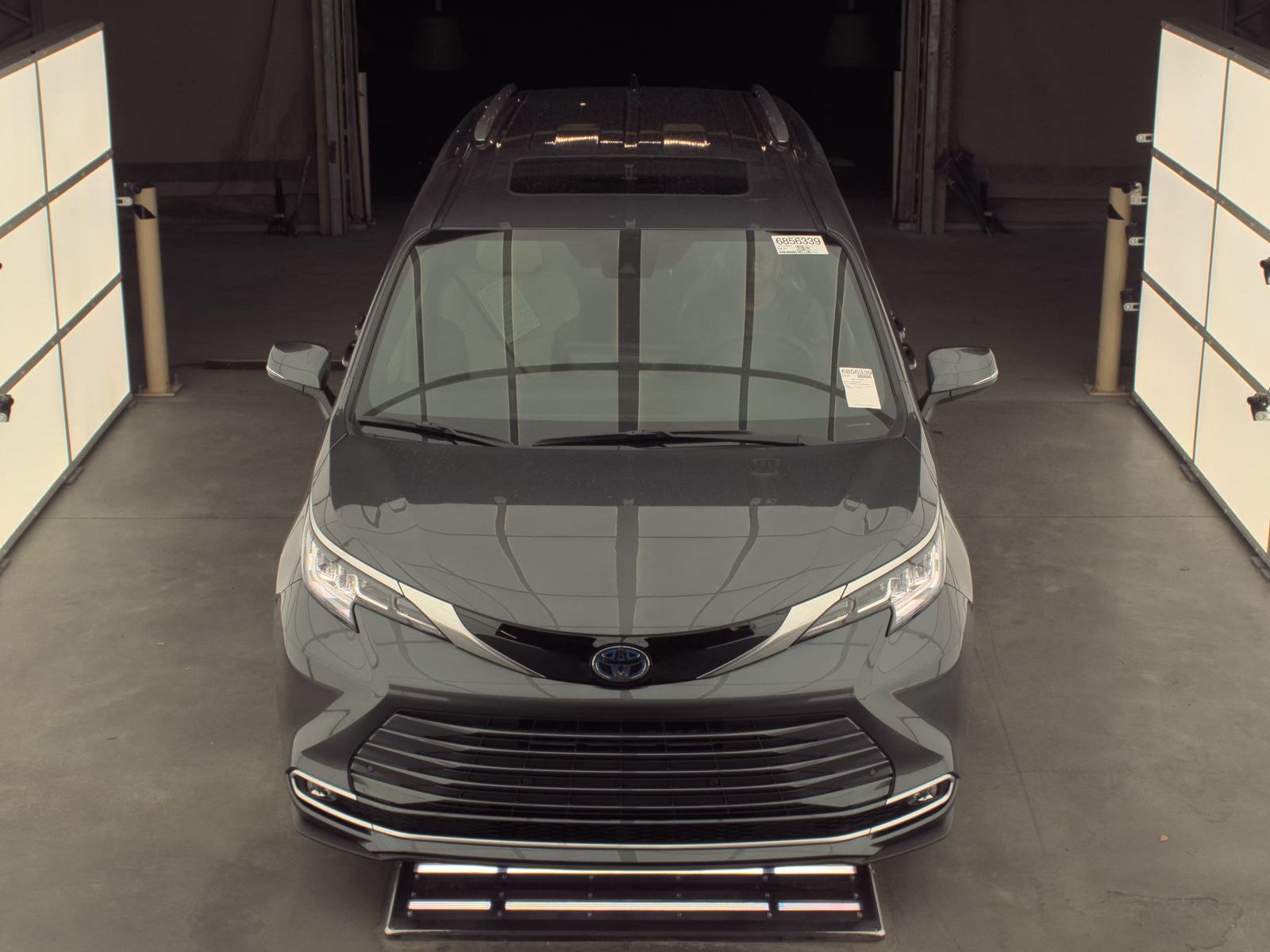 2025 Toyota Sienna Limited FWD