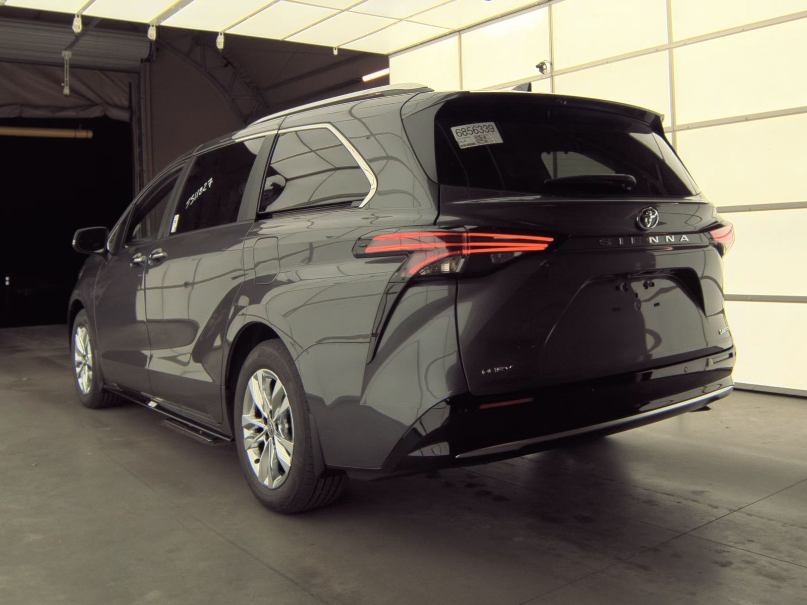 2025 Toyota Sienna Limited FWD