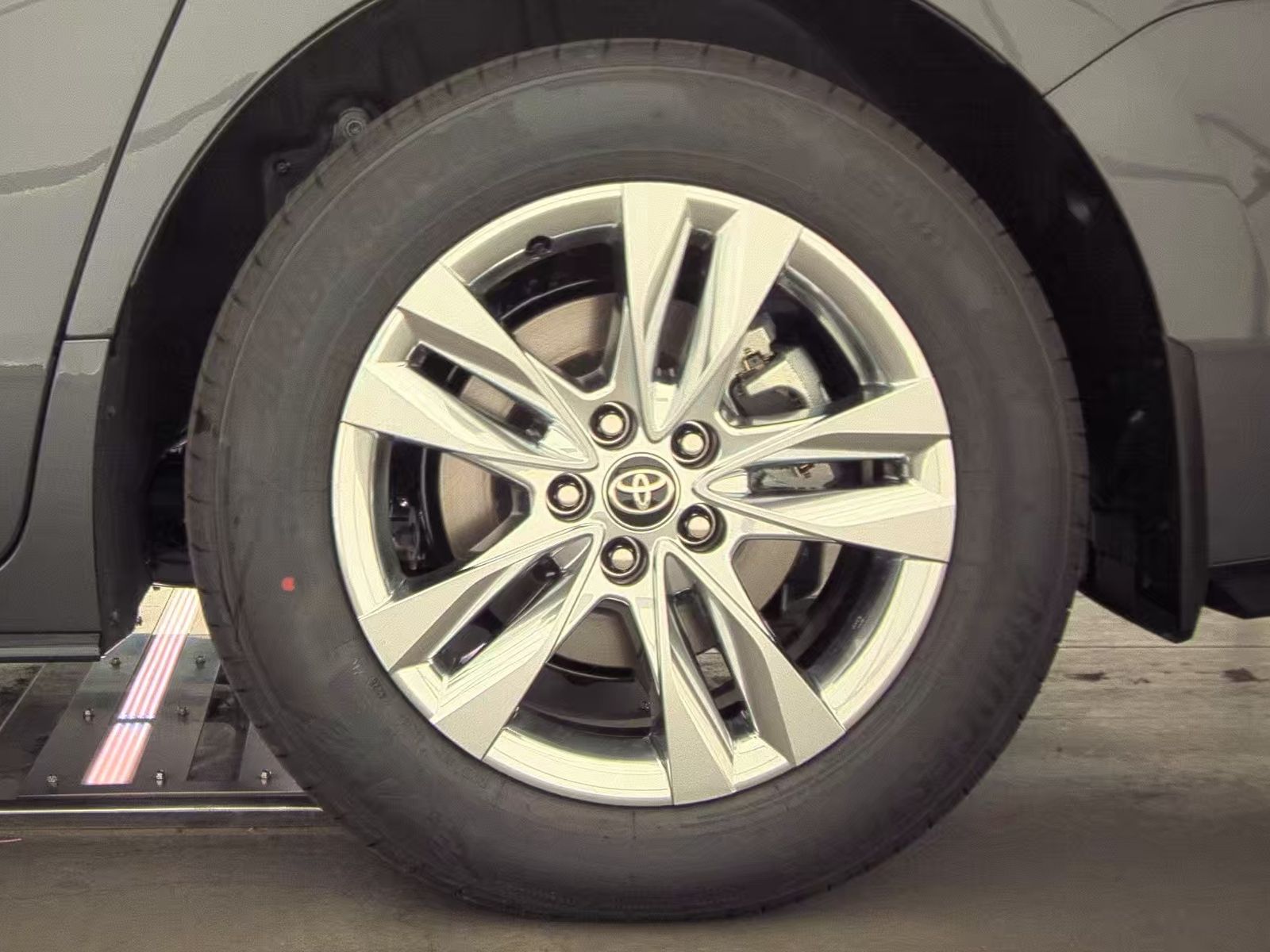 2025 Toyota Sienna Limited FWD