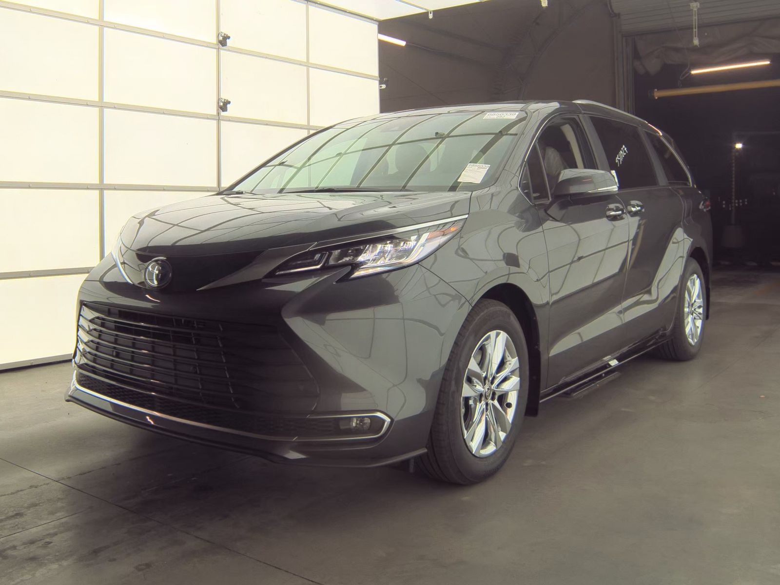 2025 Toyota Sienna Limited FWD