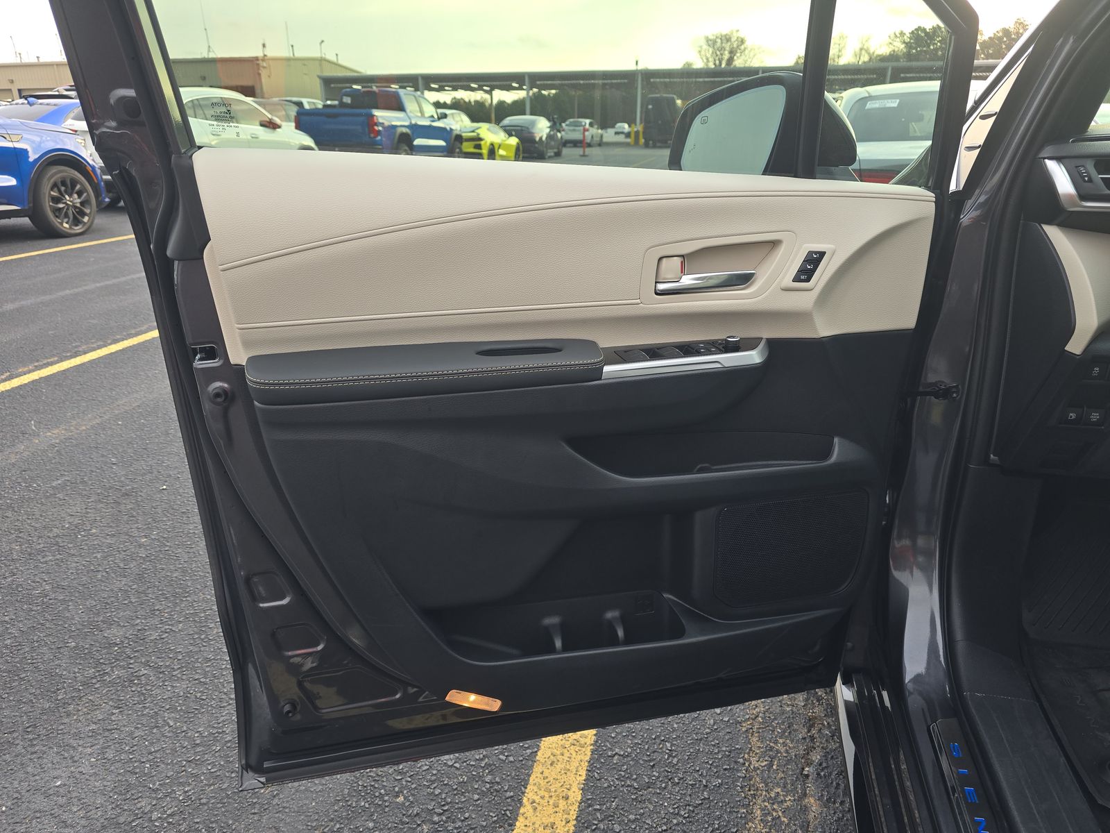 2025 Toyota Sienna Limited FWD