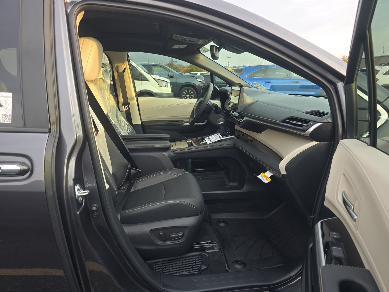 2025 Toyota Sienna Limited FWD