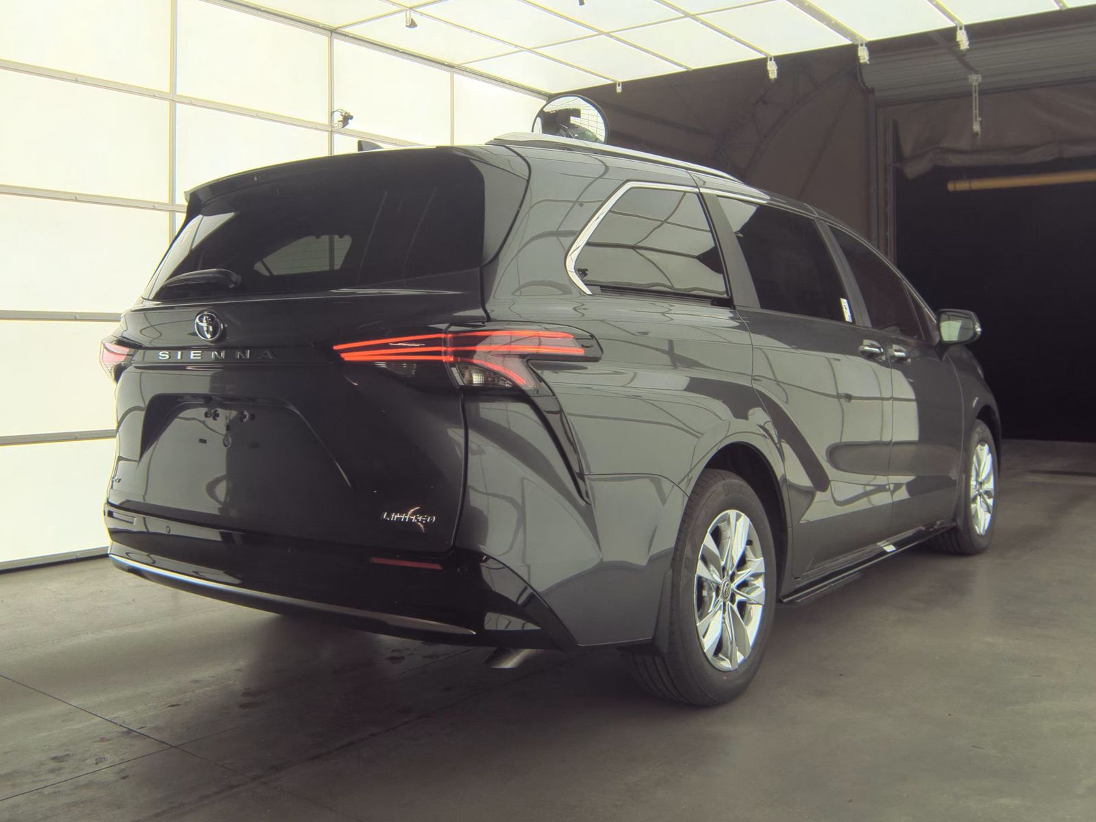2025 Toyota Sienna Limited FWD