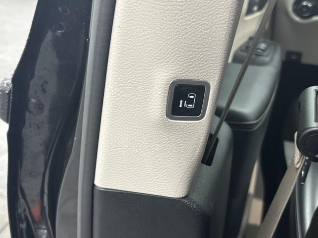 2024 Chrysler Pacifica Hybrid Select FWD