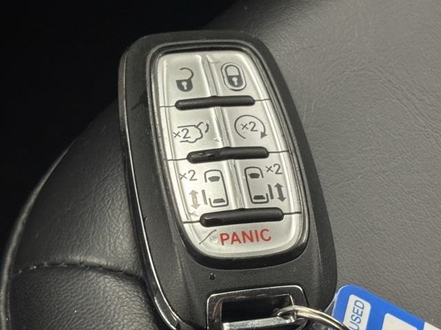 2024 Chrysler Pacifica Hybrid Select FWD