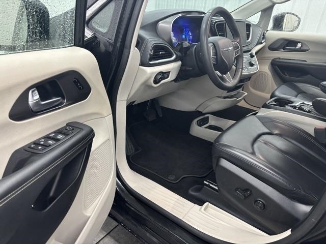 2024 Chrysler Pacifica Hybrid Select FWD