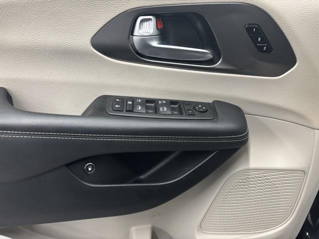 2024 Chrysler Pacifica Hybrid Select FWD