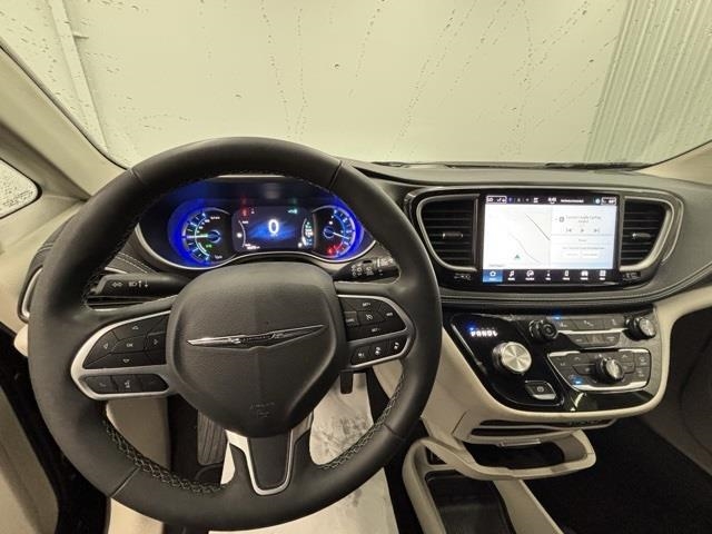 2024 Chrysler Pacifica Hybrid Select FWD