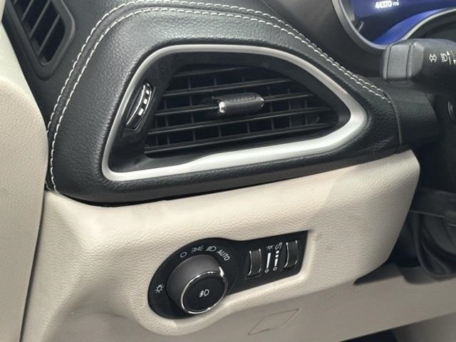 2024 Chrysler Pacifica Hybrid Select FWD