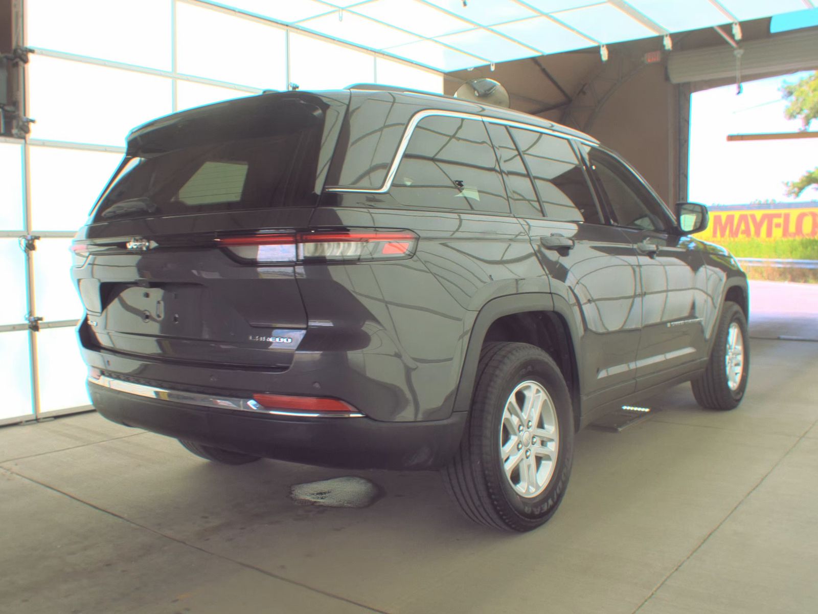 2023 Jeep Grand Cherokee Laredo AWD