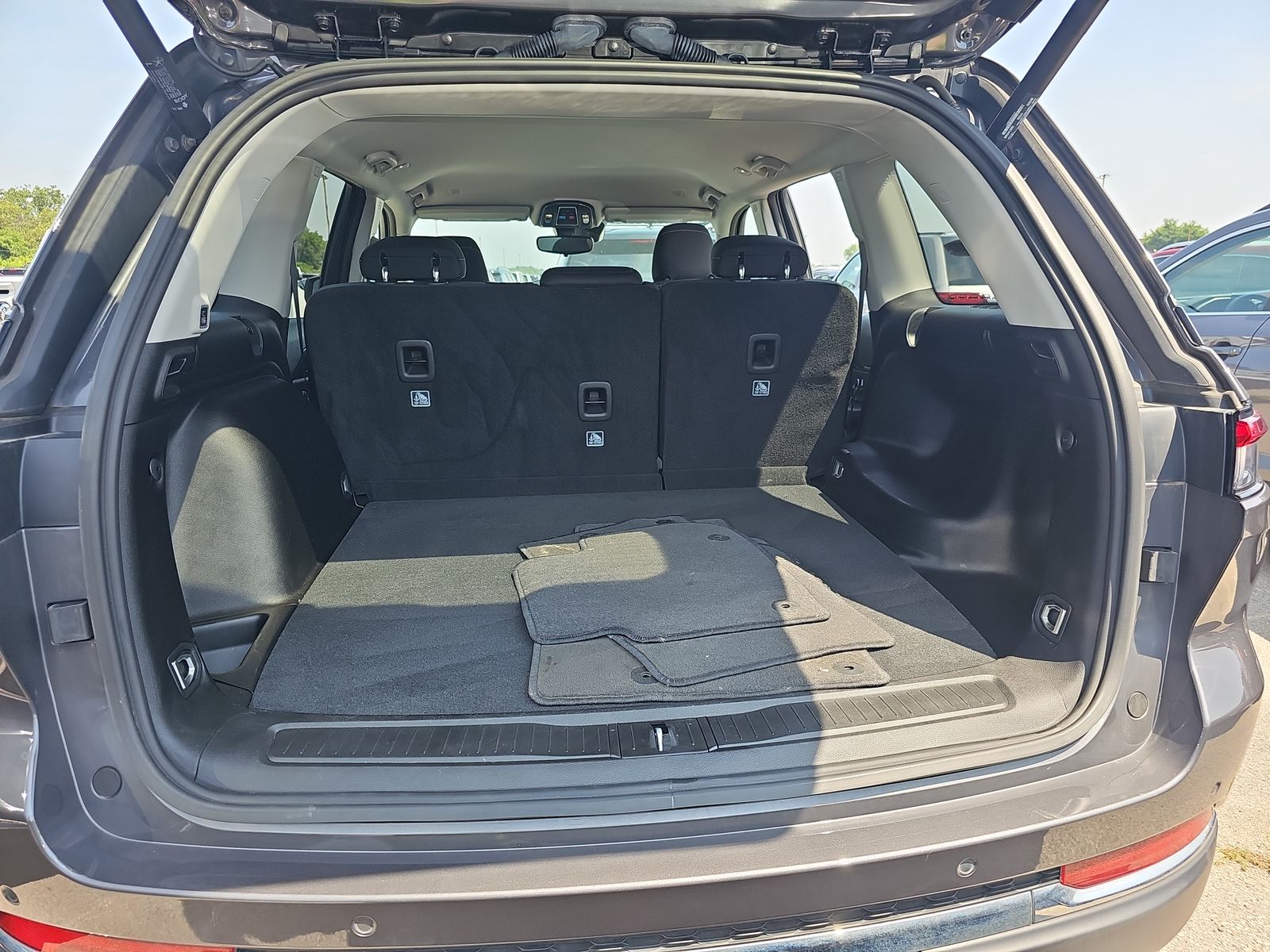 2023 Jeep Grand Cherokee Laredo AWD