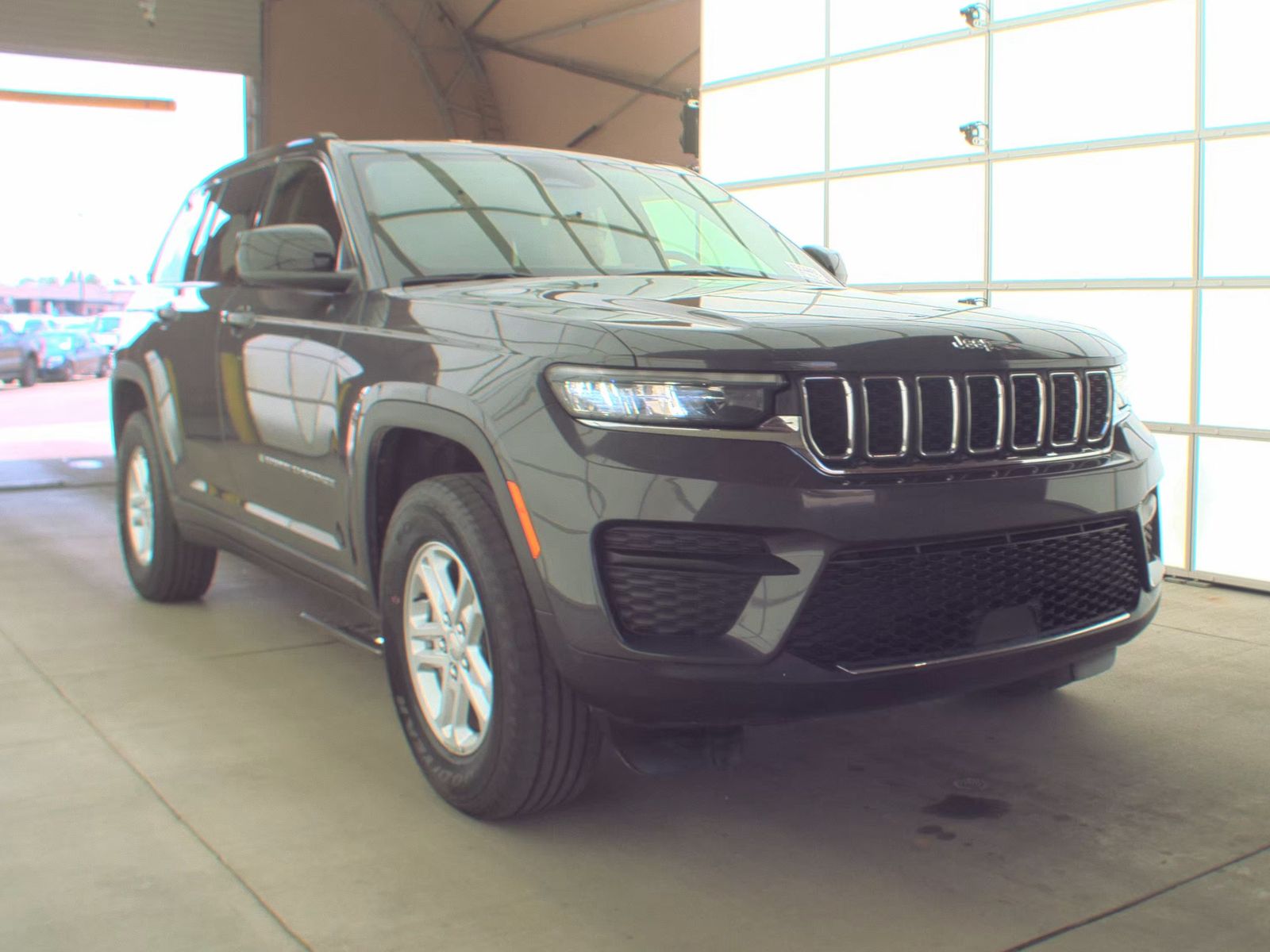 2023 Jeep Grand Cherokee Laredo AWD