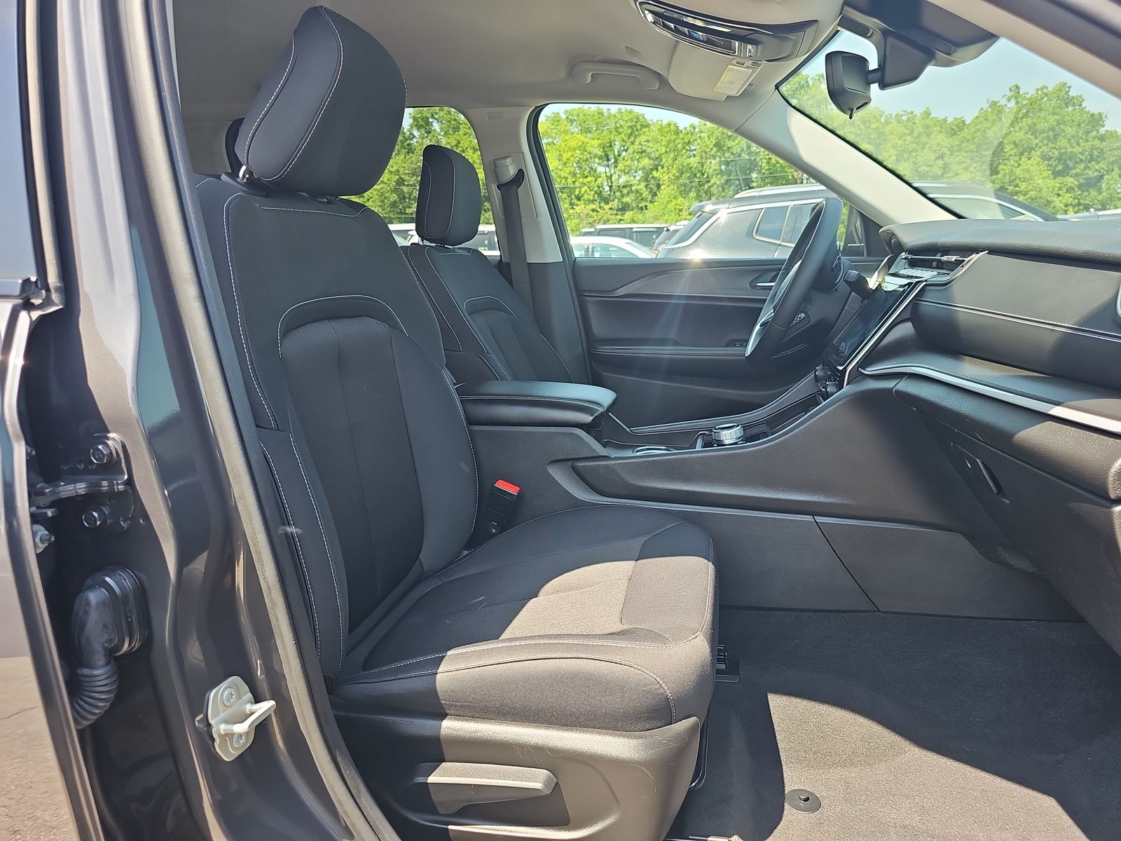 2023 Jeep Grand Cherokee Laredo AWD