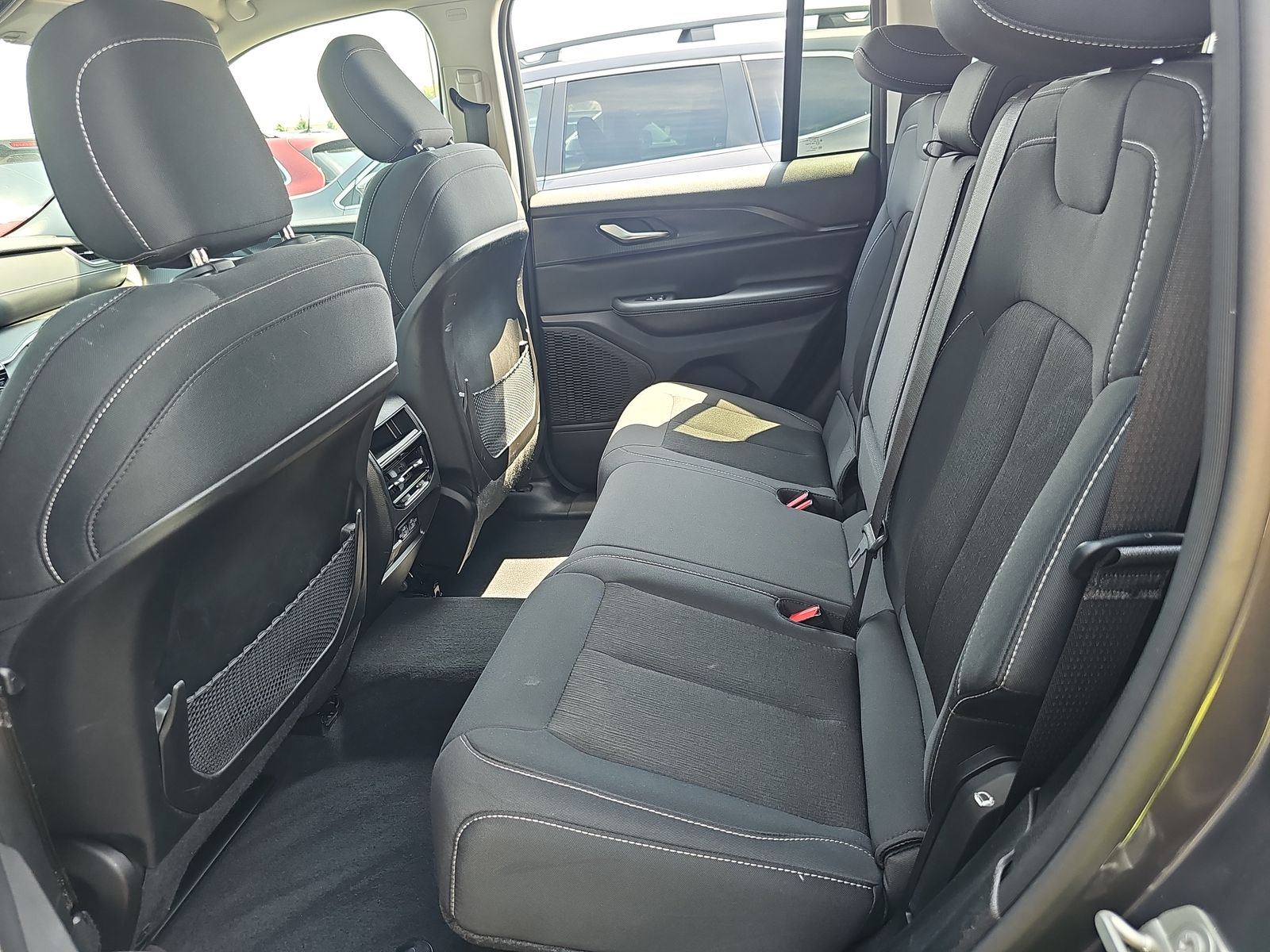 2023 Jeep Grand Cherokee Laredo AWD