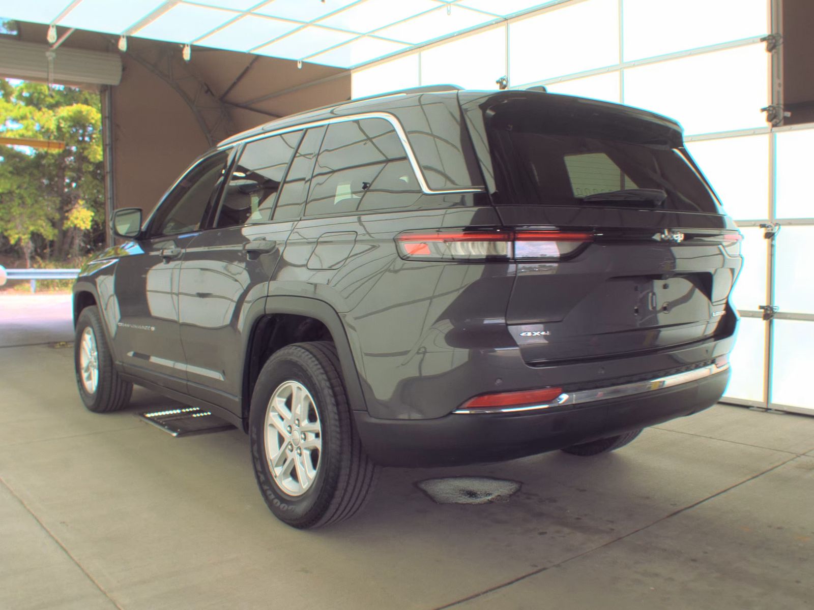 2023 Jeep Grand Cherokee Laredo AWD