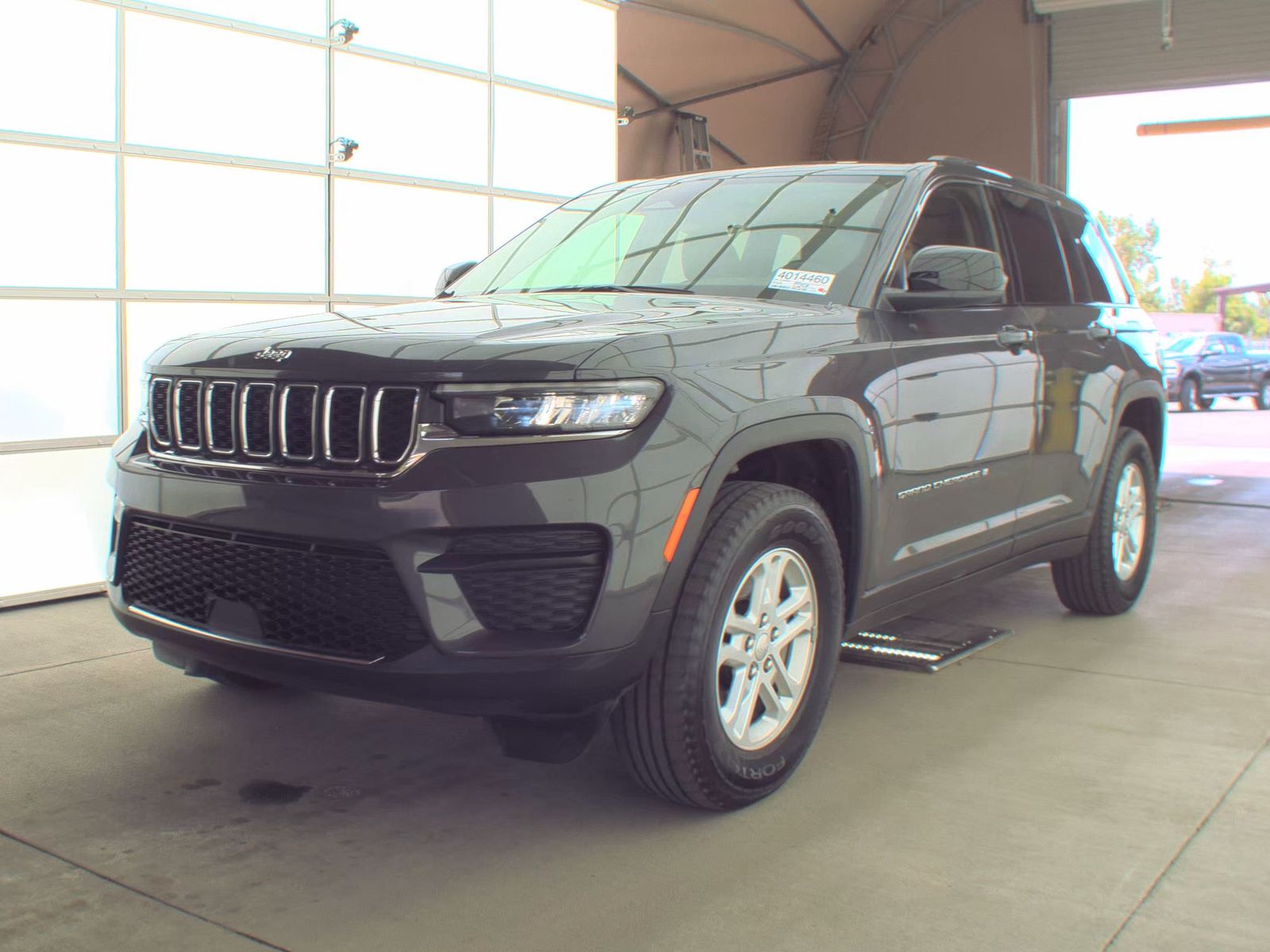 2023 Jeep Grand Cherokee Laredo AWD