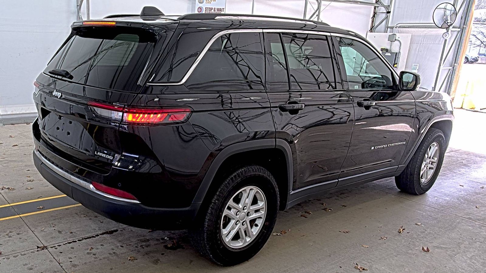2023 Jeep Grand Cherokee Laredo AWD