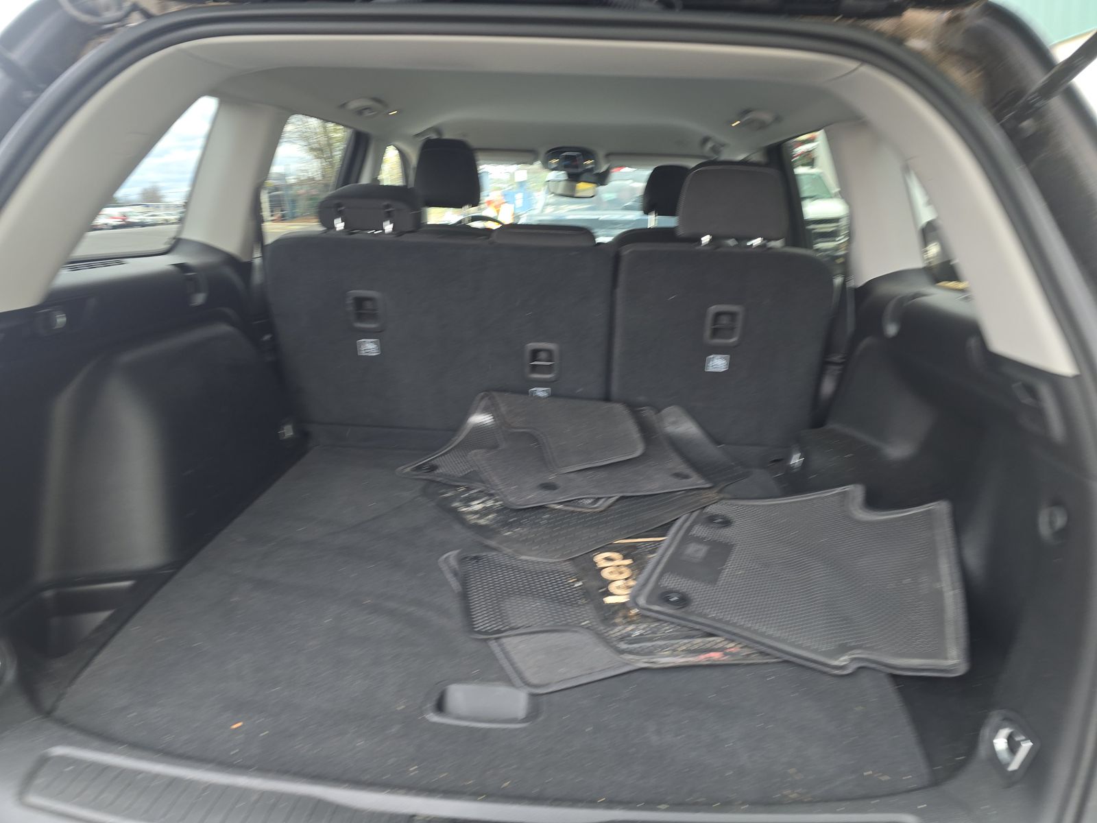 2023 Jeep Grand Cherokee Laredo AWD